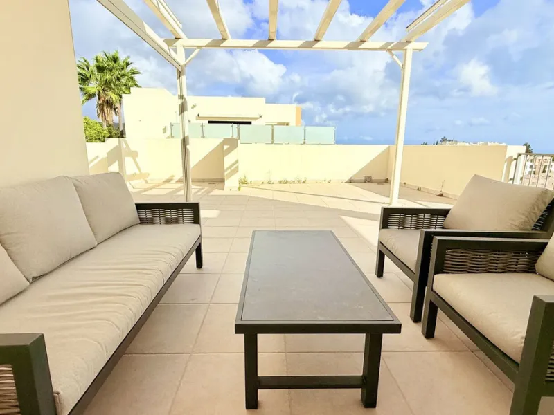 Penthouse with Panoramic Sea Views and 3 bedrooms in Altos de los Monteros
