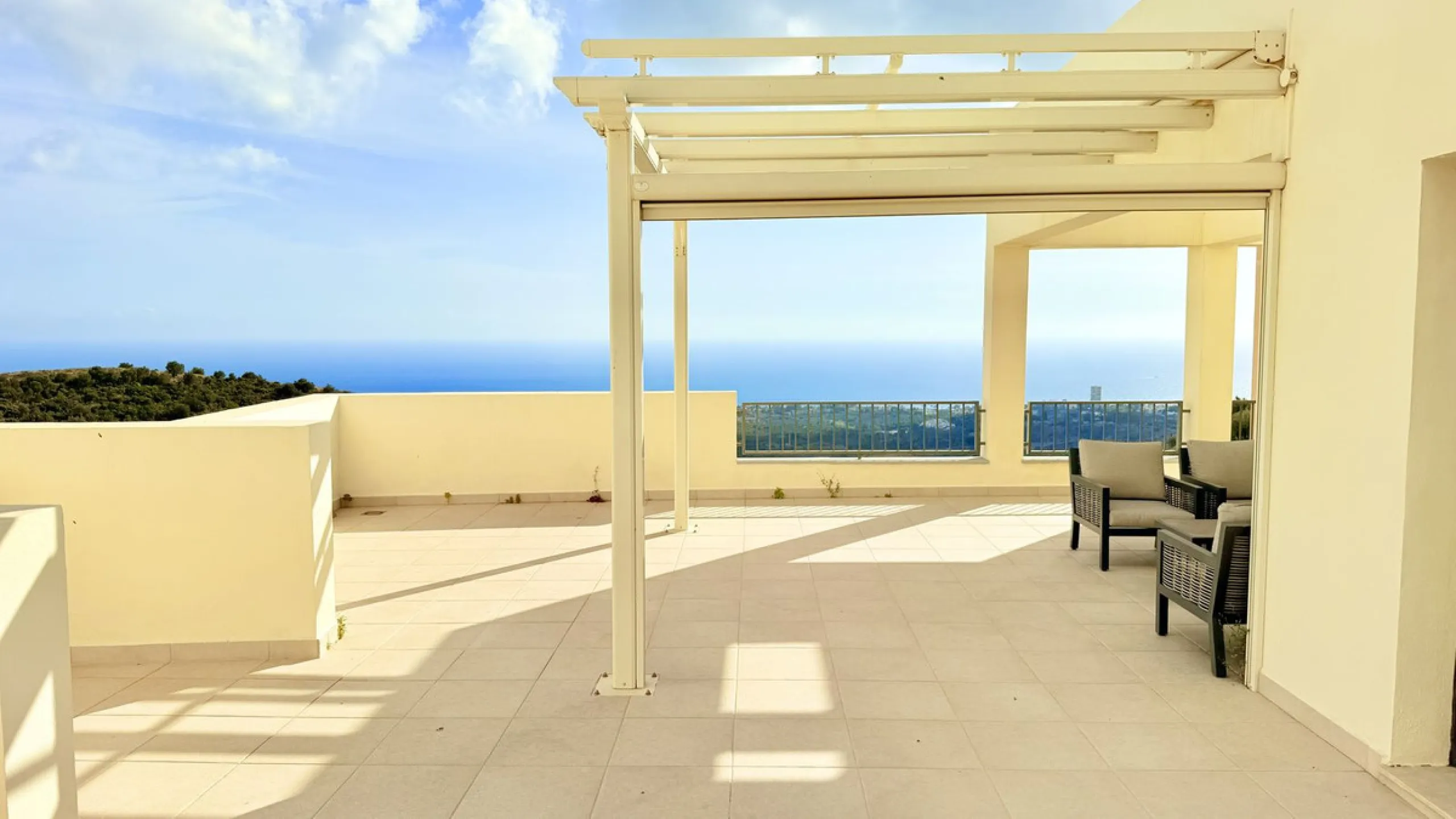 Penthouse with Panoramic Sea Views and 3 bedrooms in Altos de los Monteros