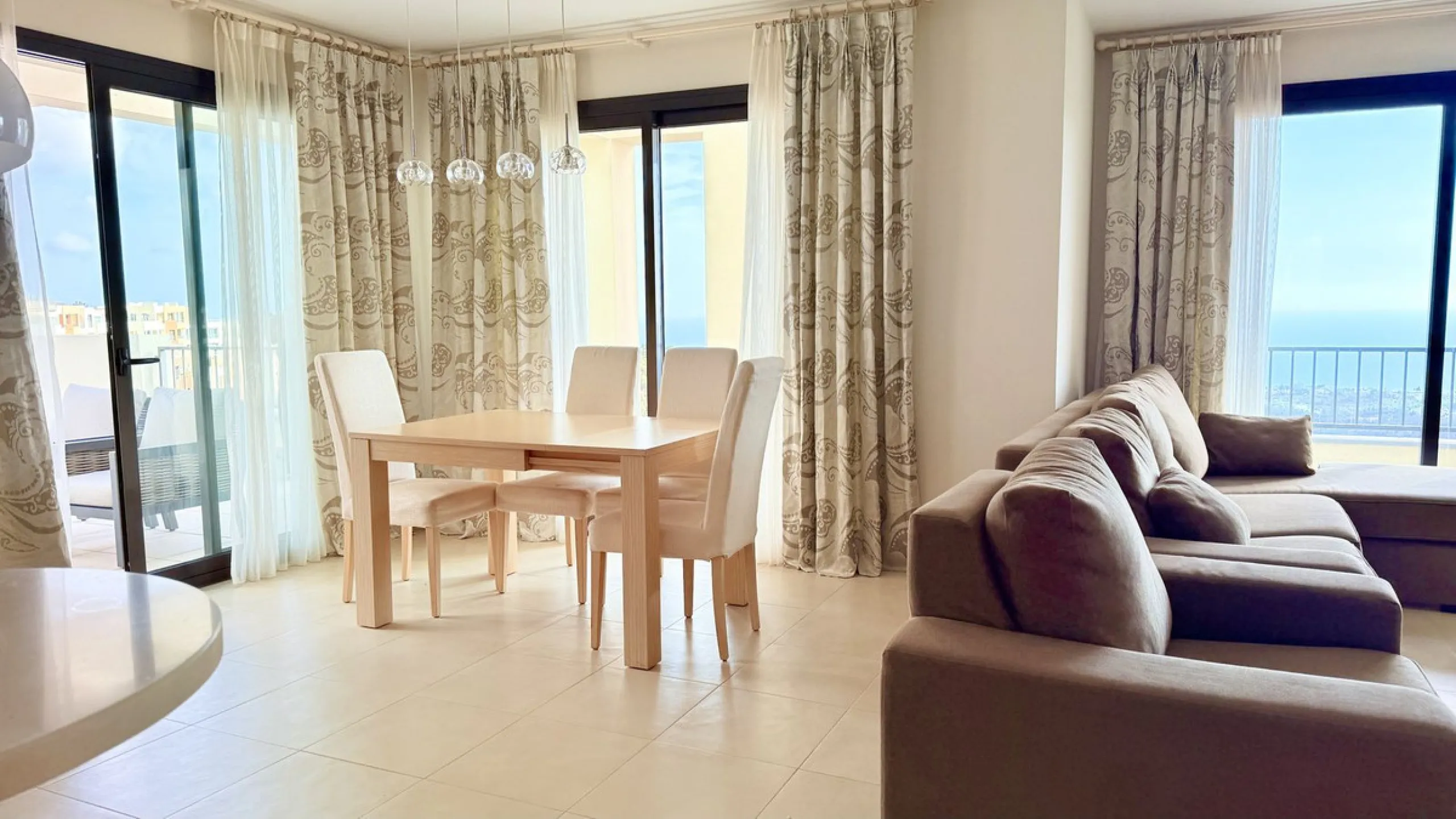 Penthouse with Panoramic Sea Views and 3 bedrooms in Altos de los Monteros
