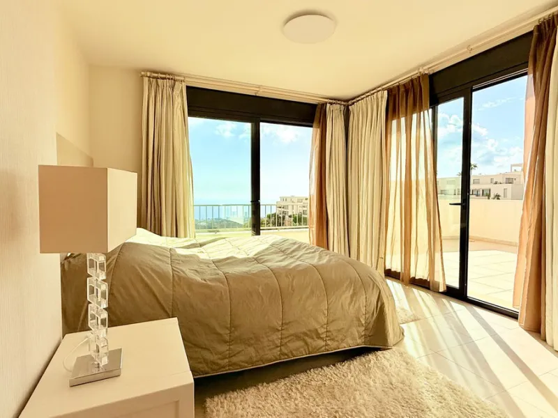 Penthouse with Panoramic Sea Views and 3 bedrooms in Altos de los Monteros