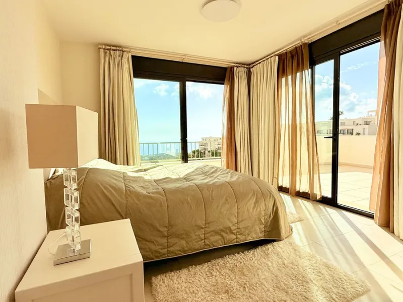 Penthouse with Panoramic Sea Views and 3 bedrooms in Altos de los Monteros