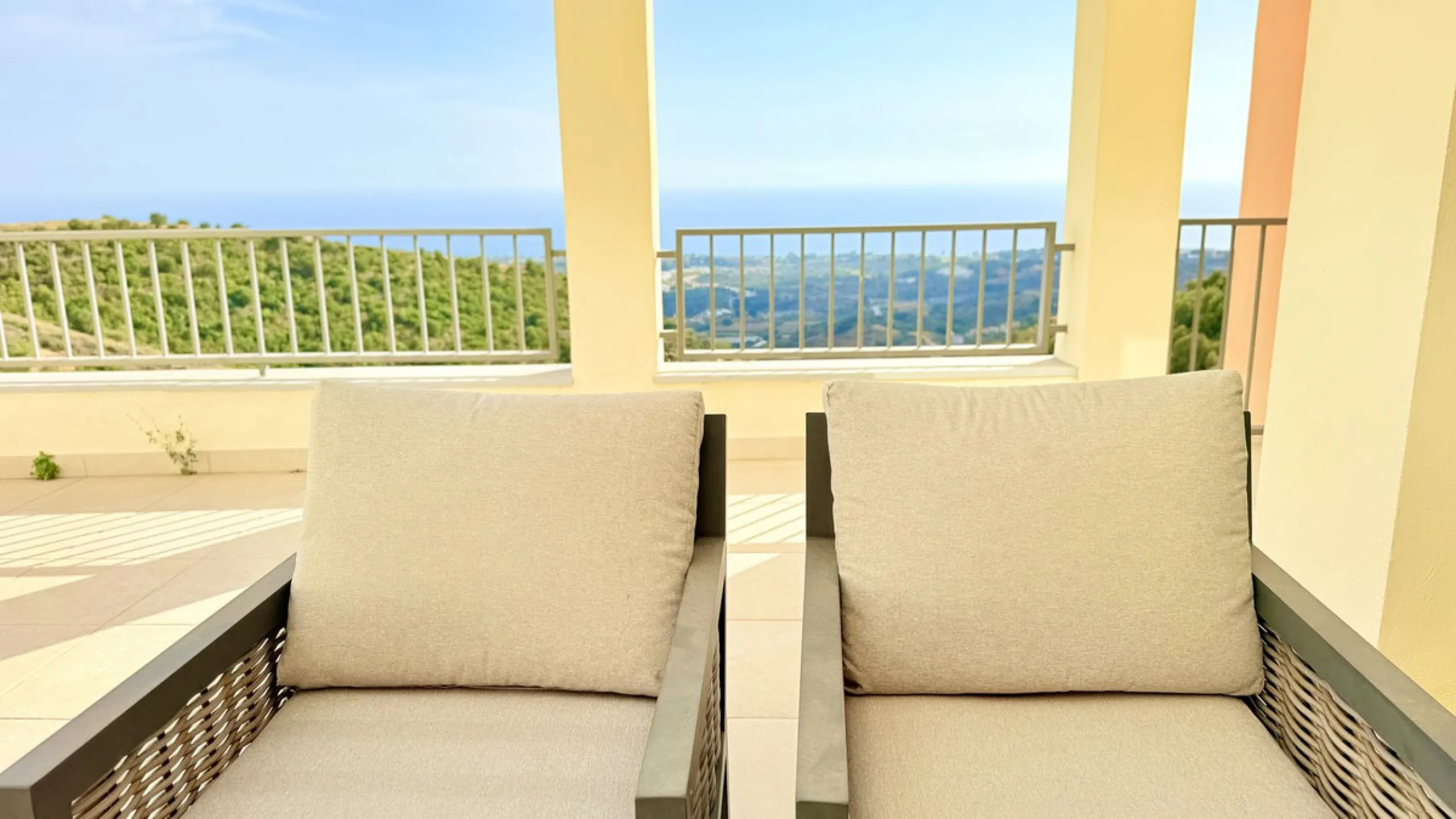 Penthouse with Panoramic Sea Views and 3 bedrooms in Altos de los Monteros