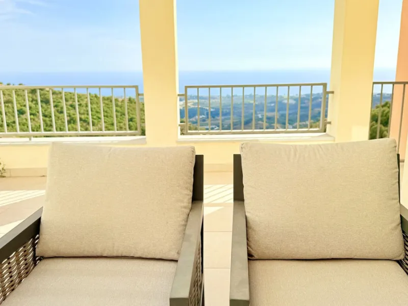 Penthouse with Panoramic Sea Views and 3 bedrooms in Altos de los Monteros