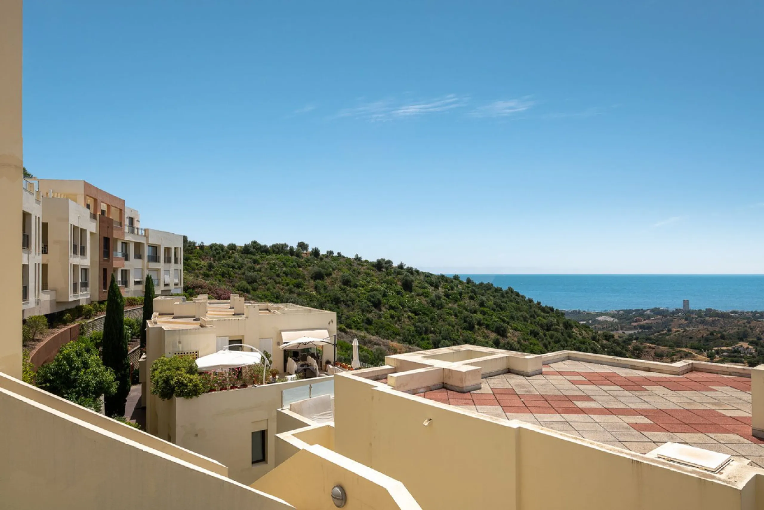 Penthouse with Panoramic Sea Views and 3 bedrooms in Altos de los Monteros