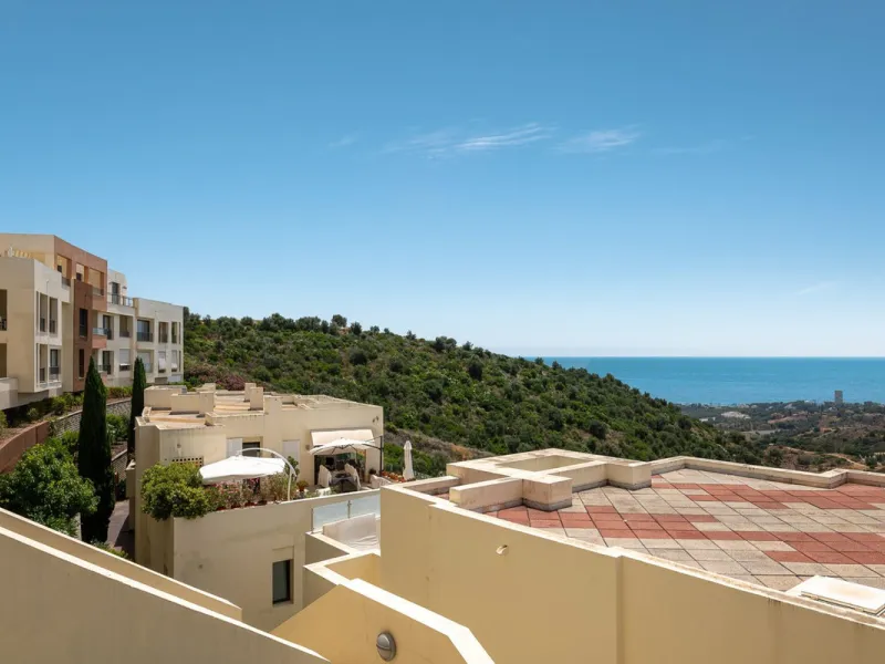 Penthouse with Panoramic Sea Views and 3 bedrooms in Altos de los Monteros
