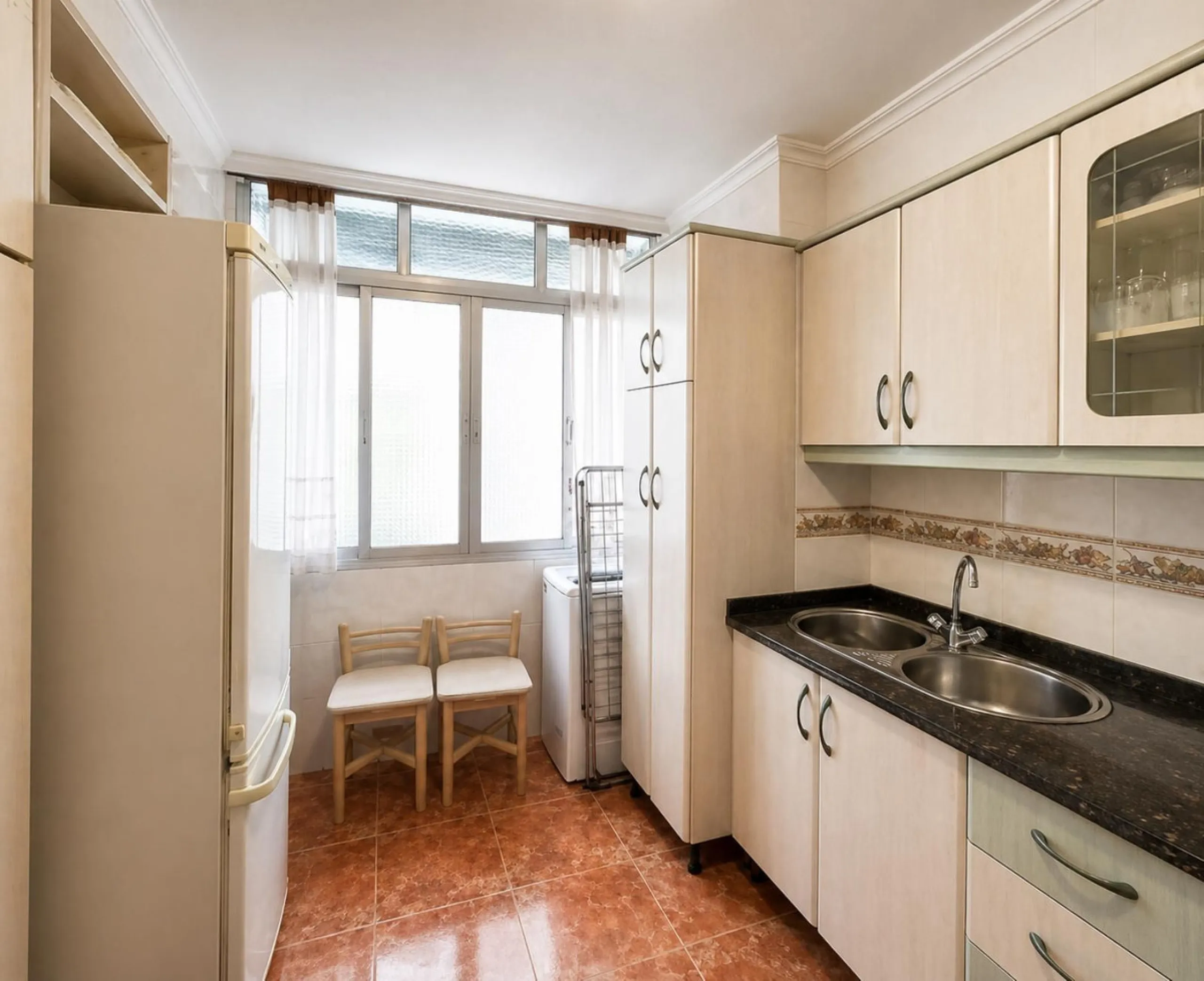 Apartment - Top Floor Apartment в продаже в Málaga, Málaga. В доме 3 спален и 1 ванных комнат. Площадь дома 73 м²