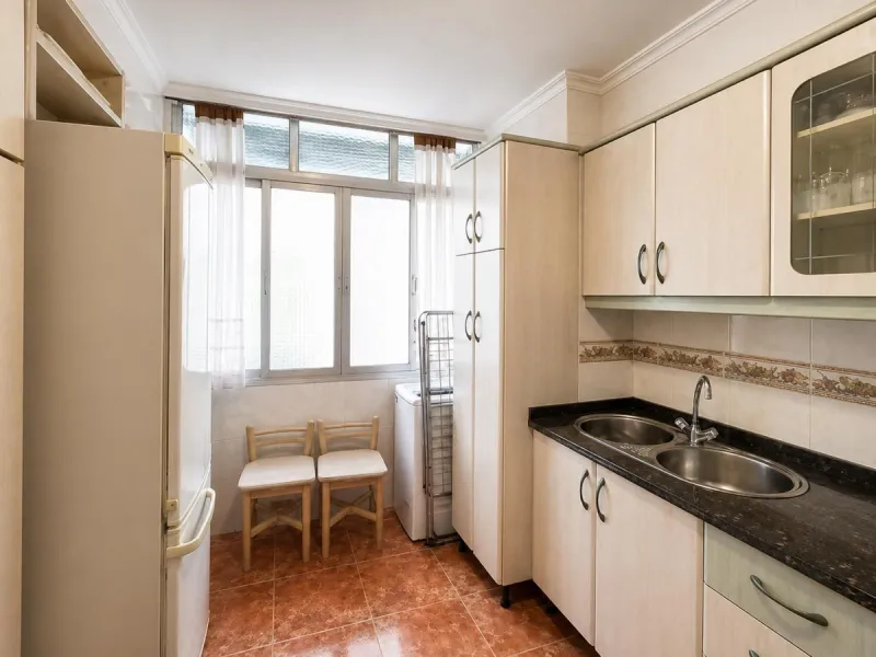 Apartment - Top Floor Apartment в продаже в Málaga, Málaga. В доме 3 спален и 1 ванных комнат. Площадь дома 73 м²