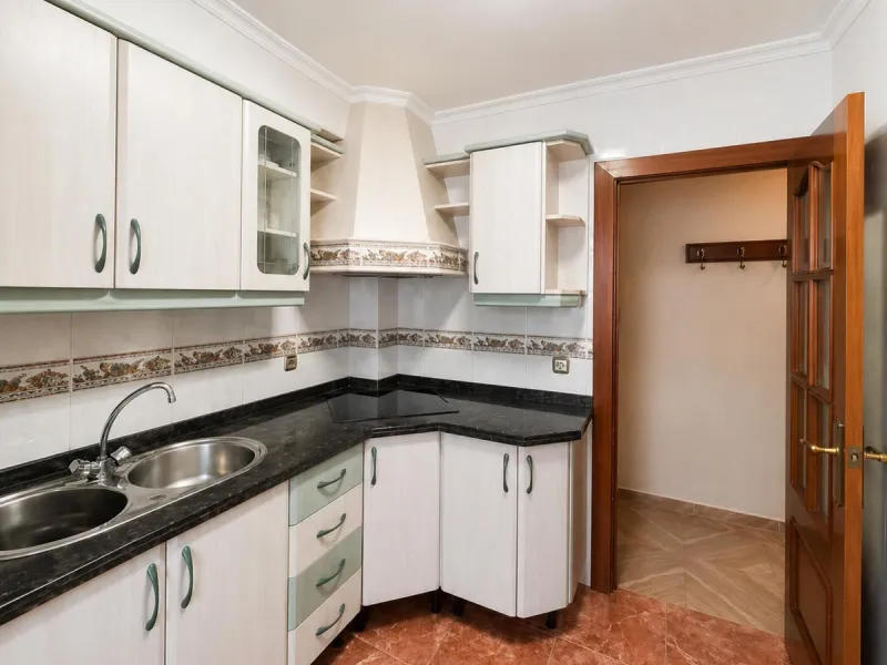 Apartment - Top Floor Apartment в продаже в Málaga, Málaga. В доме 3 спален и 1 ванных комнат. Площадь дома 73 м²