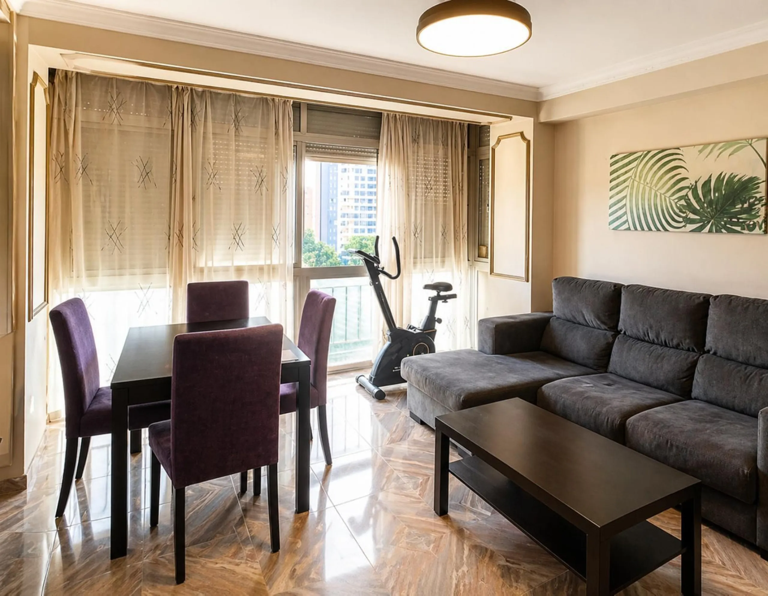 Apartment - Top Floor Apartment в продаже в Málaga, Málaga. В доме 3 спален и 1 ванных комнат. Площадь дома 73 м²