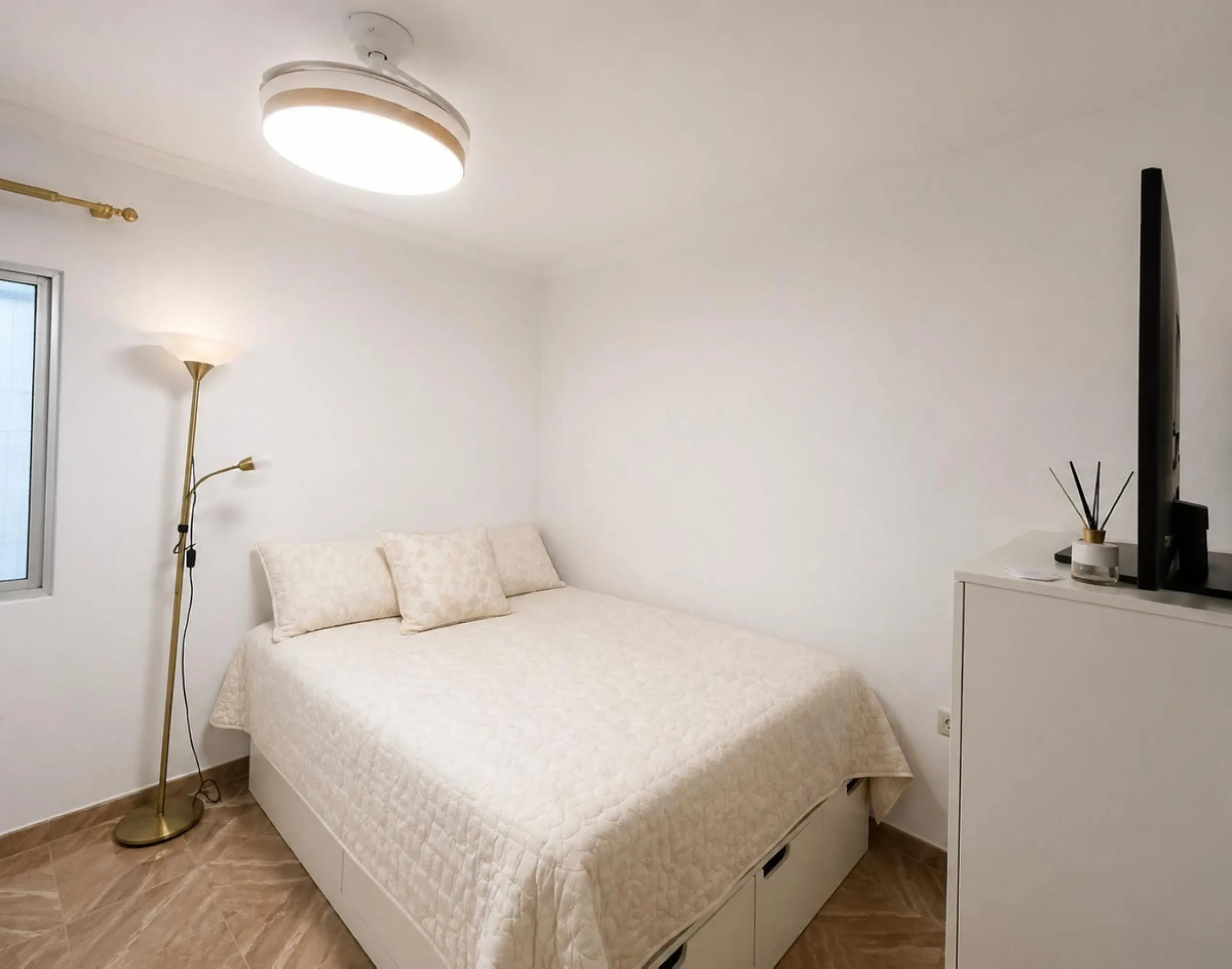 Apartment - Top Floor Apartment в продаже в Málaga, Málaga. В доме 3 спален и 1 ванных комнат. Площадь дома 73 м²