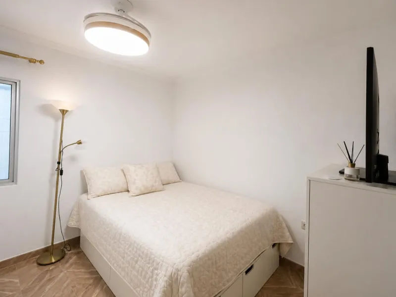 Apartment - Top Floor Apartment в продаже в Málaga, Málaga. В доме 3 спален и 1 ванных комнат. Площадь дома 73 м²