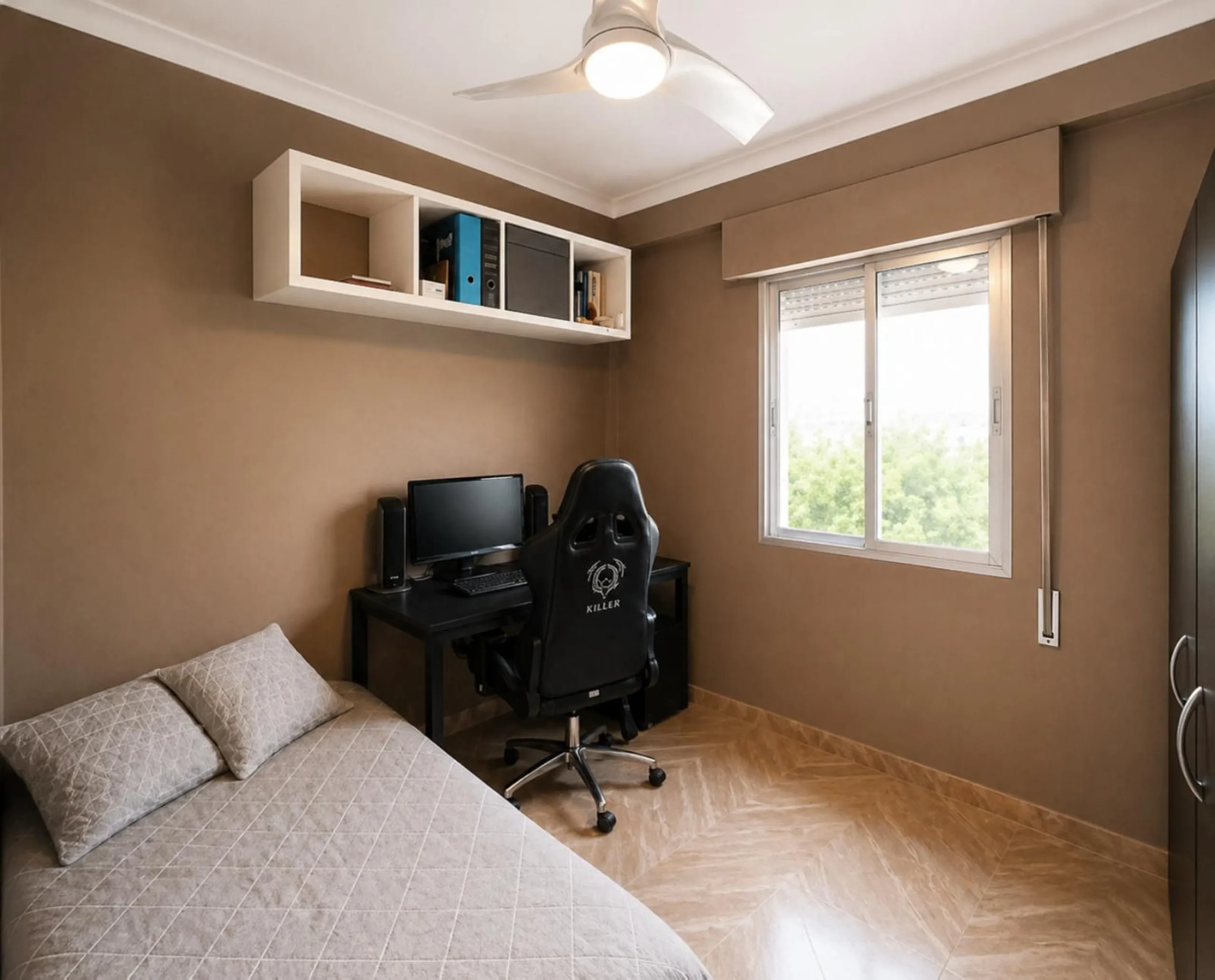 Apartment - Top Floor Apartment в продаже в Málaga, Málaga. В доме 3 спален и 1 ванных комнат. Площадь дома 73 м²