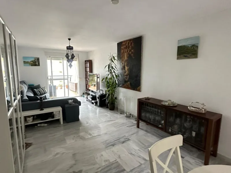 We offer this wonderful apartment for sale in the coastal town of Benalmádena, province of Málaga, in the Nueva Torrequebrada development. It enjoys an unbeatable location, just minutes from the PlayaQuebrada residential complex, the Nueva Torrequebrada S