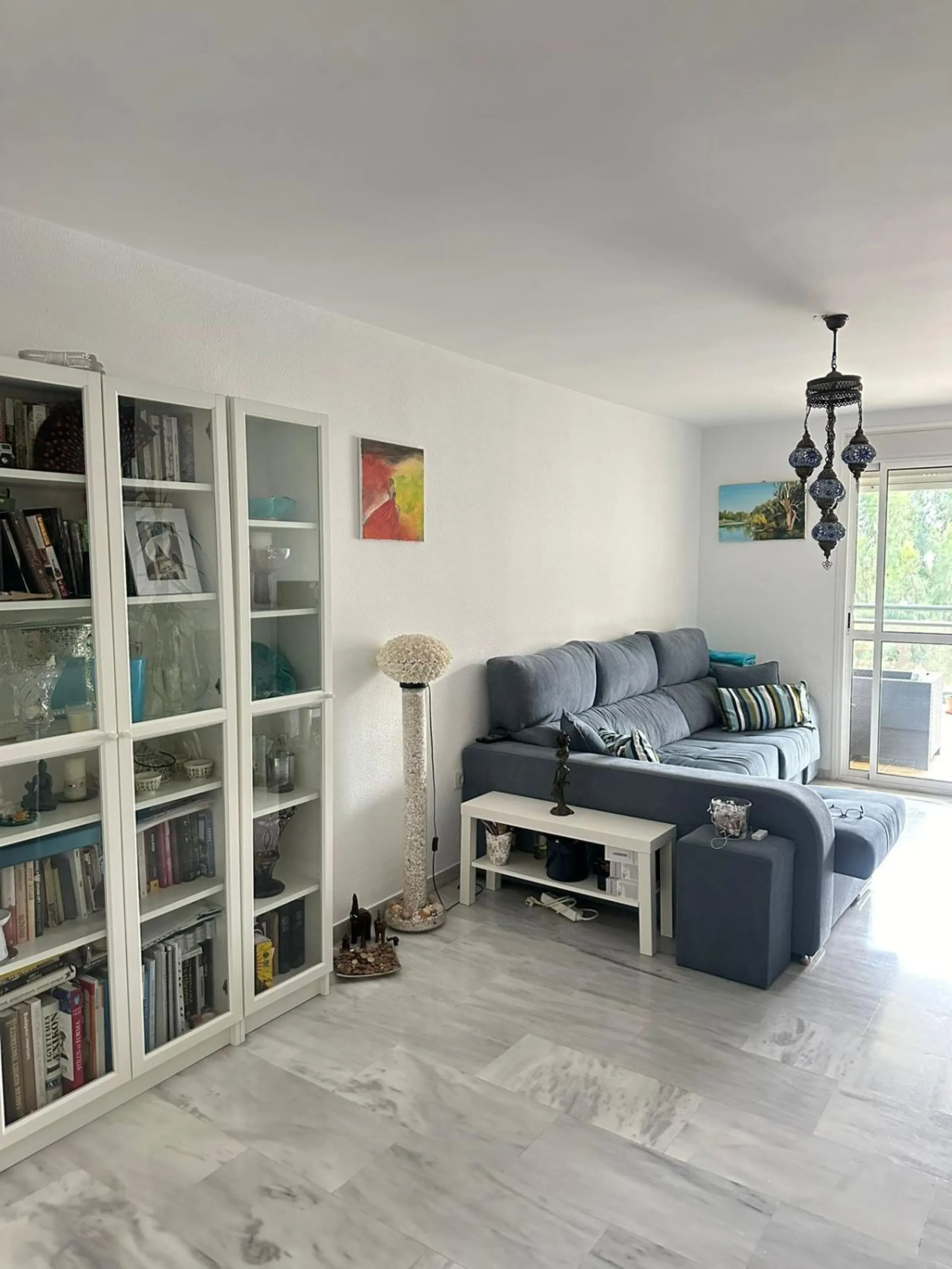 We offer this wonderful apartment for sale in the coastal town of Benalmádena, province of Málaga, in the Nueva Torrequebrada development. It enjoys an unbeatable location, just minutes from the PlayaQuebrada residential complex, the Nueva Torrequebrada S