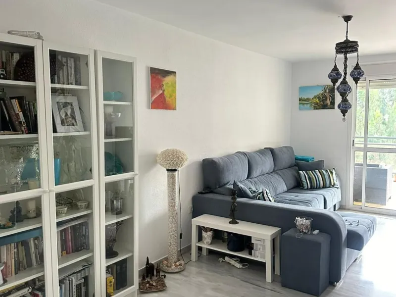We offer this wonderful apartment for sale in the coastal town of Benalmádena, province of Málaga, in the Nueva Torrequebrada development. It enjoys an unbeatable location, just minutes from the PlayaQuebrada residential complex, the Nueva Torrequebrada S