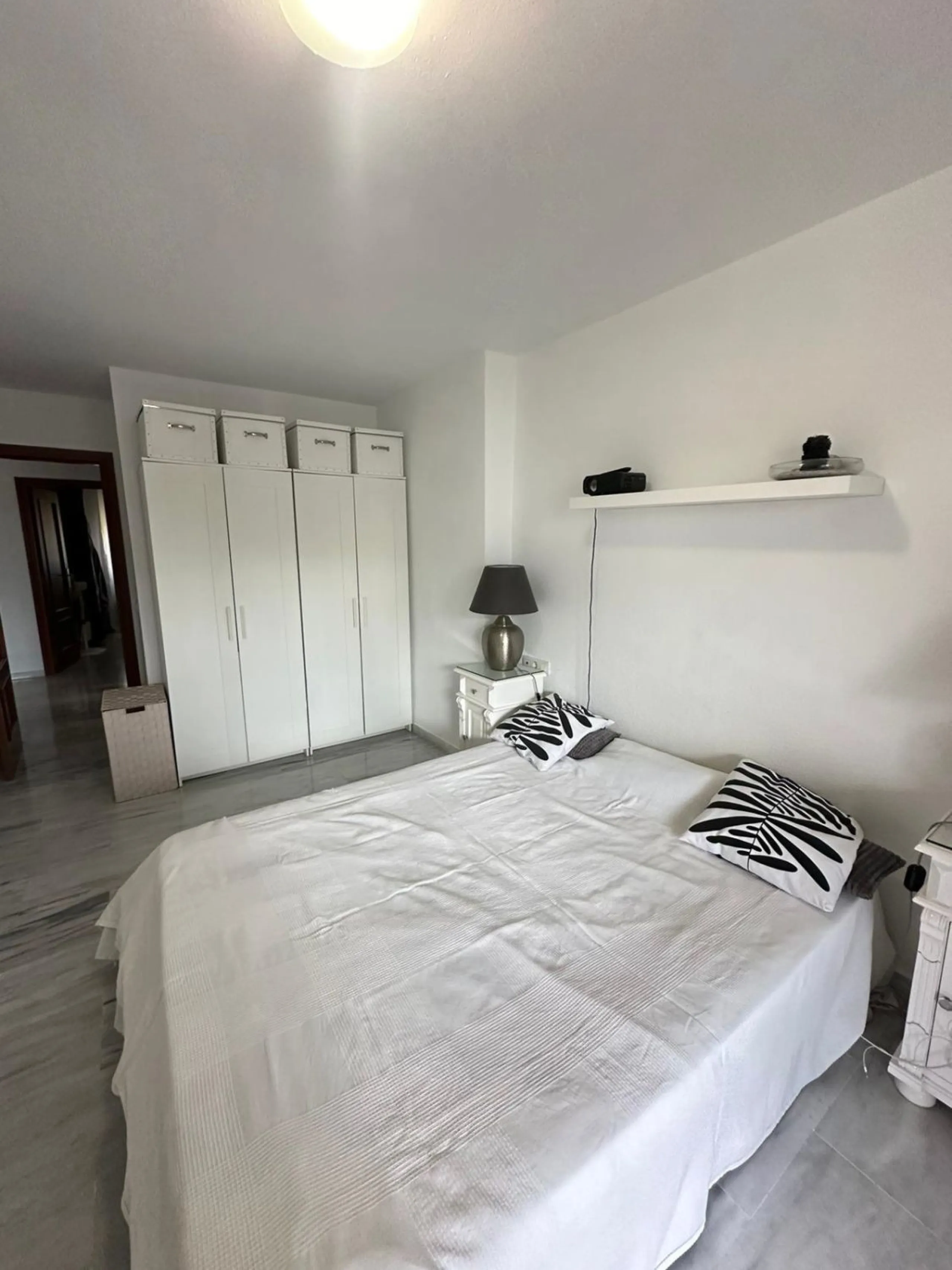 We offer this wonderful apartment for sale in the coastal town of Benalmádena, province of Málaga, in the Nueva Torrequebrada development. It enjoys an unbeatable location, just minutes from the PlayaQuebrada residential complex, the Nueva Torrequebrada S