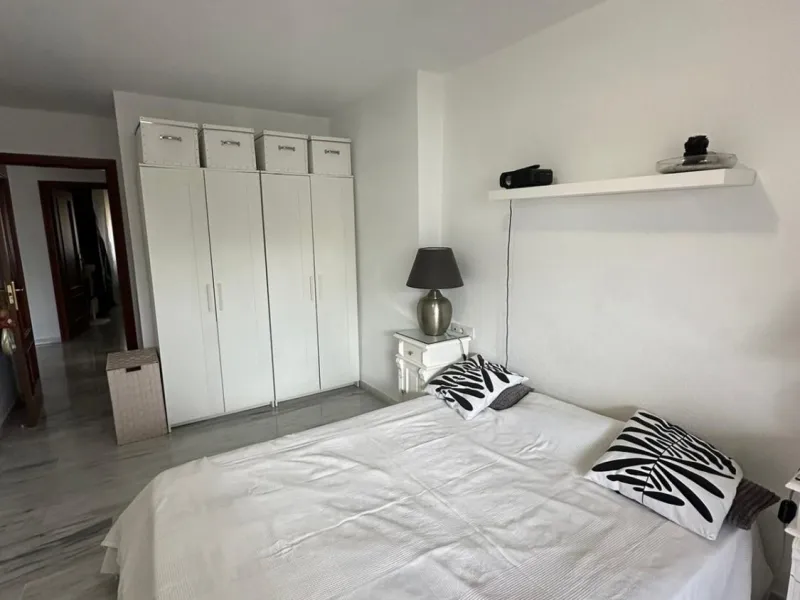 We offer this wonderful apartment for sale in the coastal town of Benalmádena, province of Málaga, in the Nueva Torrequebrada development. It enjoys an unbeatable location, just minutes from the PlayaQuebrada residential complex, the Nueva Torrequebrada S