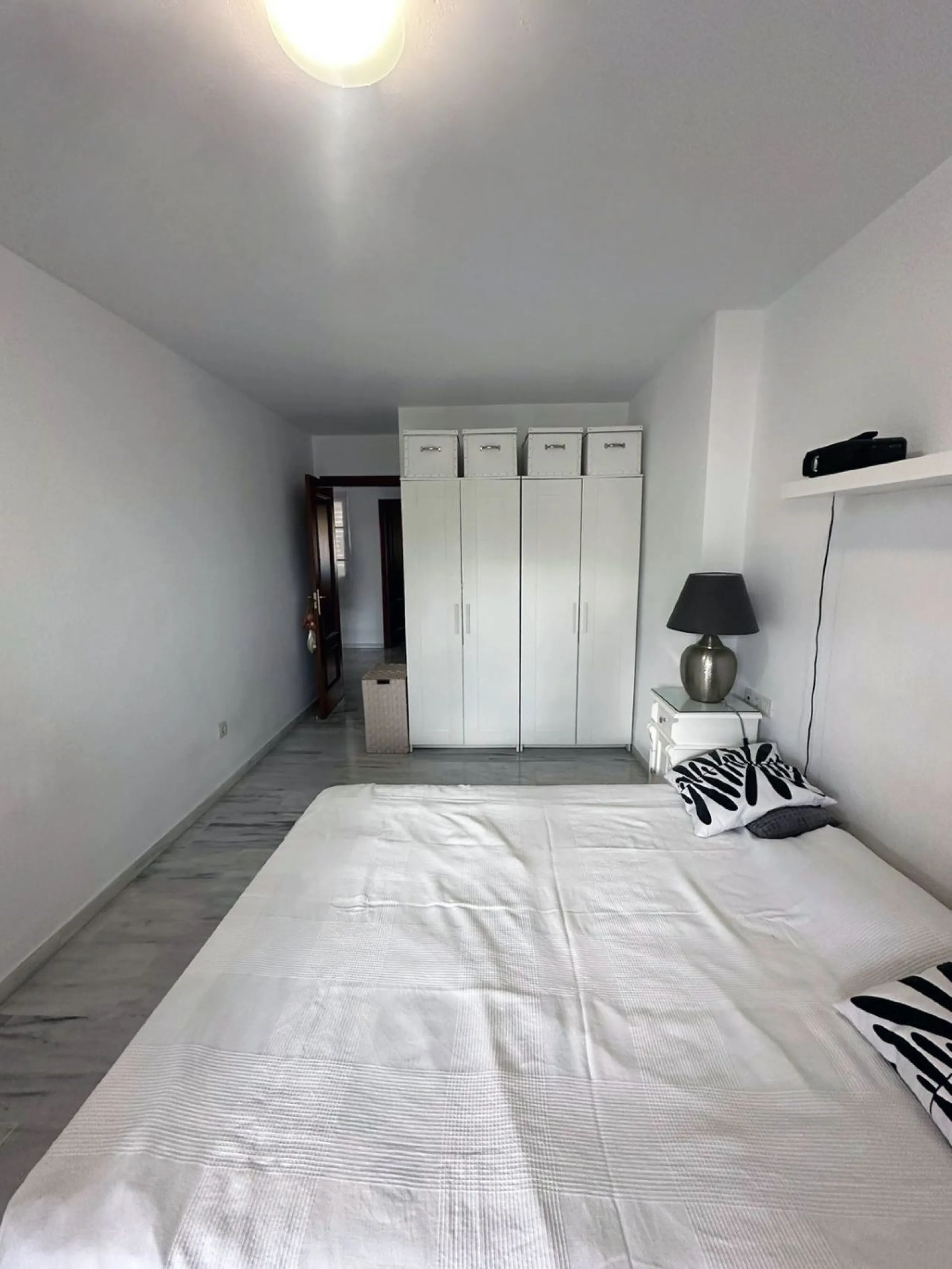 We offer this wonderful apartment for sale in the coastal town of Benalmádena, province of Málaga, in the Nueva Torrequebrada development. It enjoys an unbeatable location, just minutes from the PlayaQuebrada residential complex, the Nueva Torrequebrada S