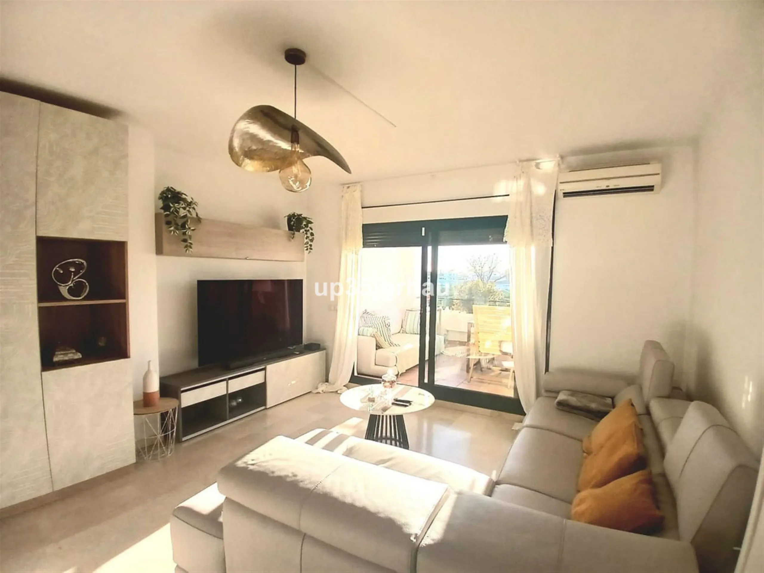 Next to one of the most sought-after areas between Estepona & Marbella, I present to you an exclusive, beautiful apartment for sale or long-term rental, with 2 spacious bedrooms and two bathrooms, one of them en-suite, and a fully furnished and equipped k