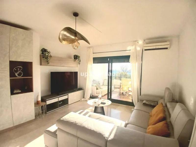 Next to one of the most sought-after areas between Estepona & Marbella, I present to you an exclusive, beautiful apartment for sale or long-term rental, with 2 spacious bedrooms and two bathrooms, one of them en-suite, and a fully furnished and equipped k