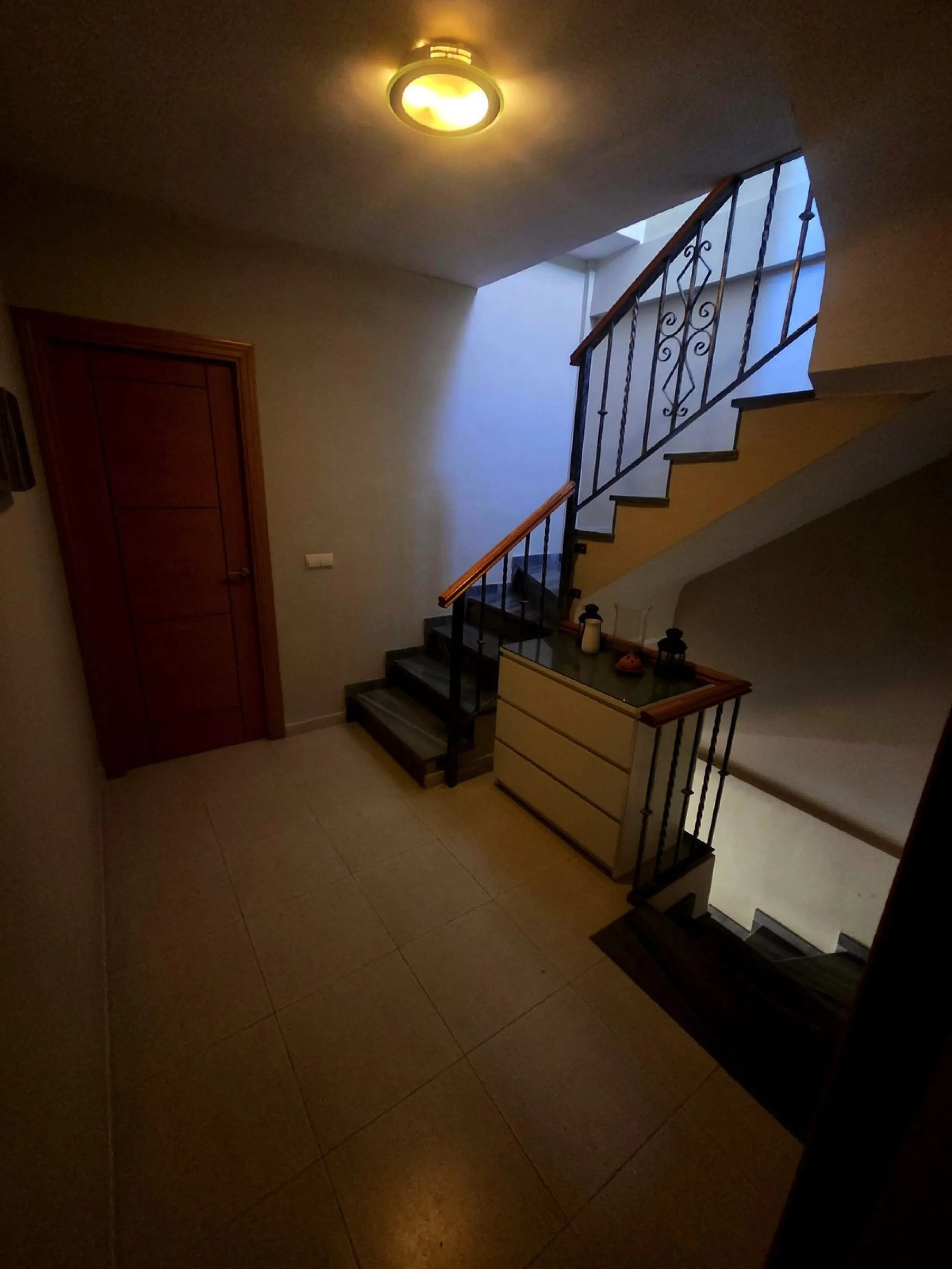 House - Semi-Detached House в продаже в Estepona, Málaga. В доме 3 спален и 4 ванных комнат. Площадь дома 300 м²