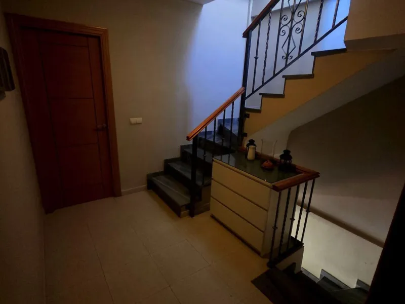 House - Semi-Detached House в продаже в Estepona, Málaga. В доме 3 спален и 4 ванных комнат. Площадь дома 300 м²