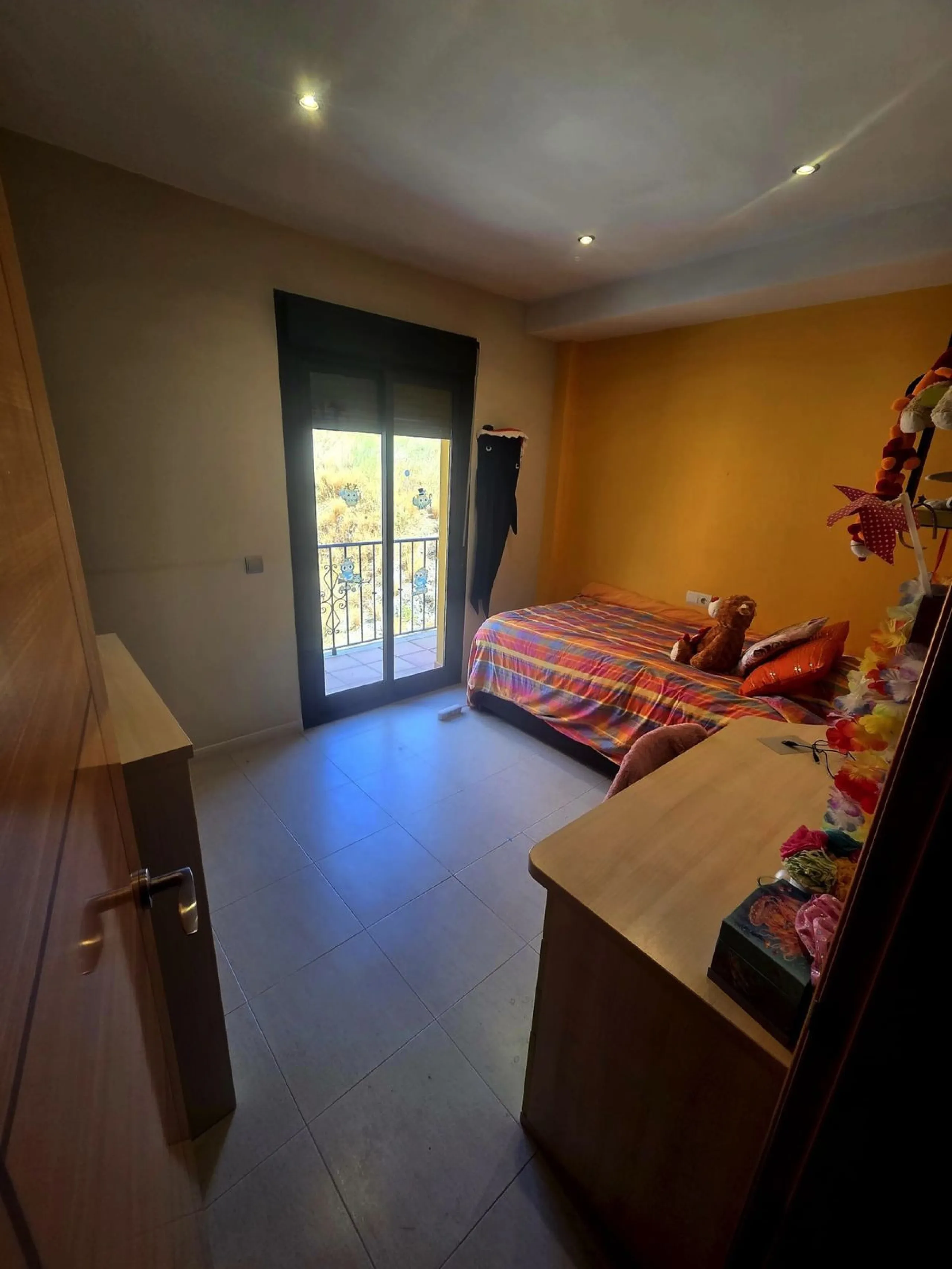 House - Semi-Detached House в продаже в Estepona, Málaga. В доме 3 спален и 4 ванных комнат. Площадь дома 300 м²