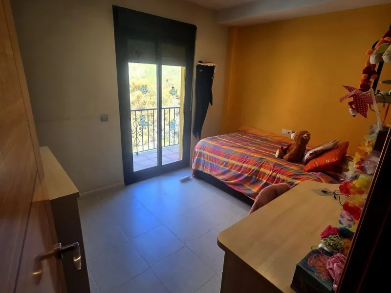 House - Semi-Detached House в продаже в Estepona, Málaga. В доме 3 спален и 4 ванных комнат. Площадь дома 300 м²