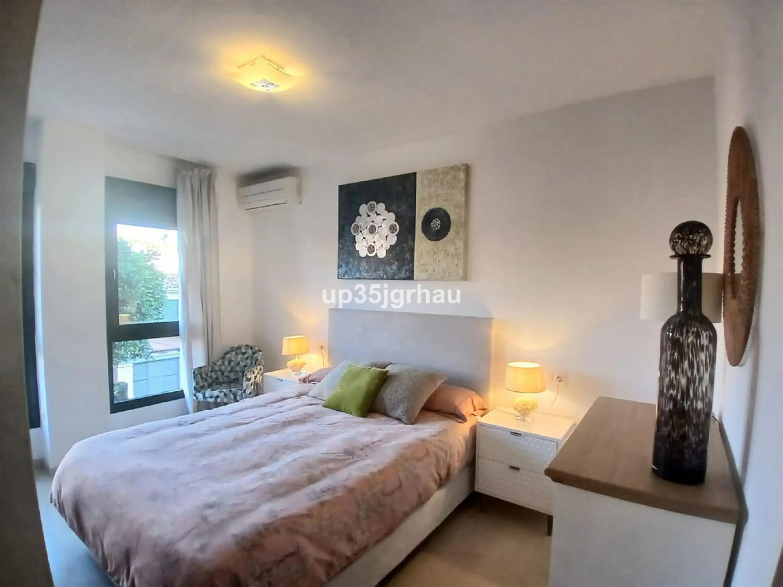 Next to one of the most sought-after areas between Estepona & Marbella, I present to you an exclusive, beautiful apartment for sale or long-term rental, with 2 spacious bedrooms and two bathrooms, one of them en-suite, and a fully furnished and equipped k