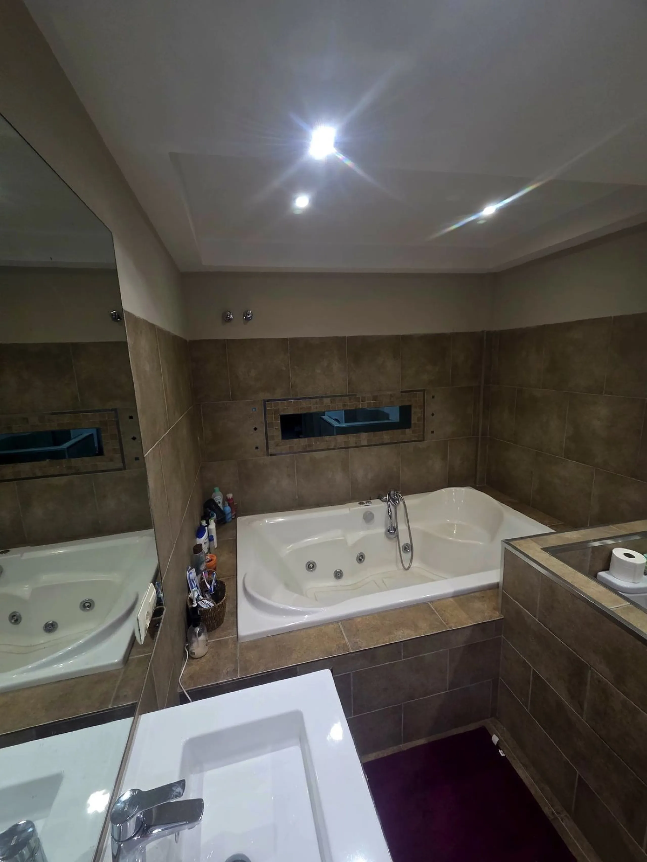 House - Semi-Detached House в продаже в Estepona, Málaga. В доме 3 спален и 4 ванных комнат. Площадь дома 300 м²