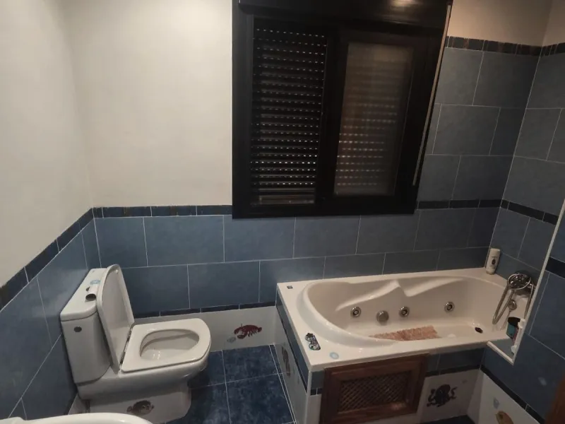 House - Semi-Detached House в продаже в Estepona, Málaga. В доме 3 спален и 4 ванных комнат. Площадь дома 300 м²