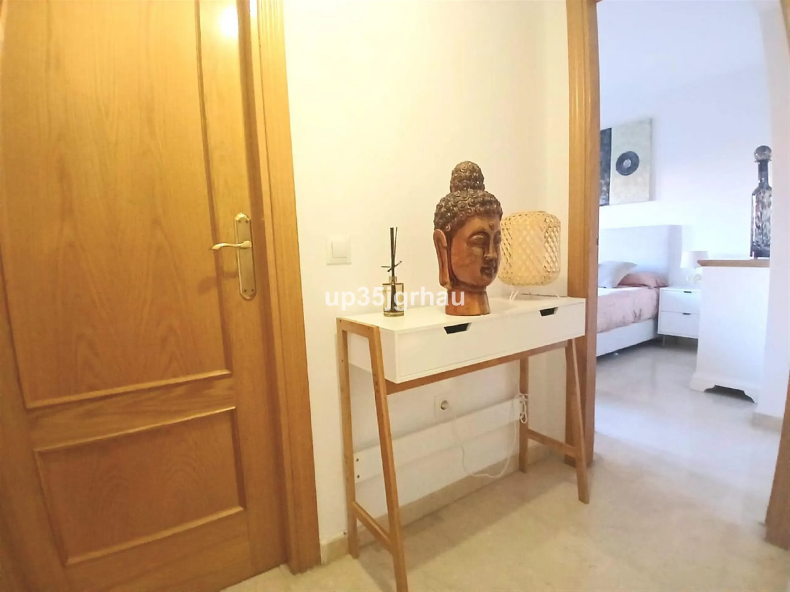 Next to one of the most sought-after areas between Estepona & Marbella, I present to you an exclusive, beautiful apartment for sale or long-term rental, with 2 spacious bedrooms and two bathrooms, one of them en-suite, and a fully furnished and equipped k
