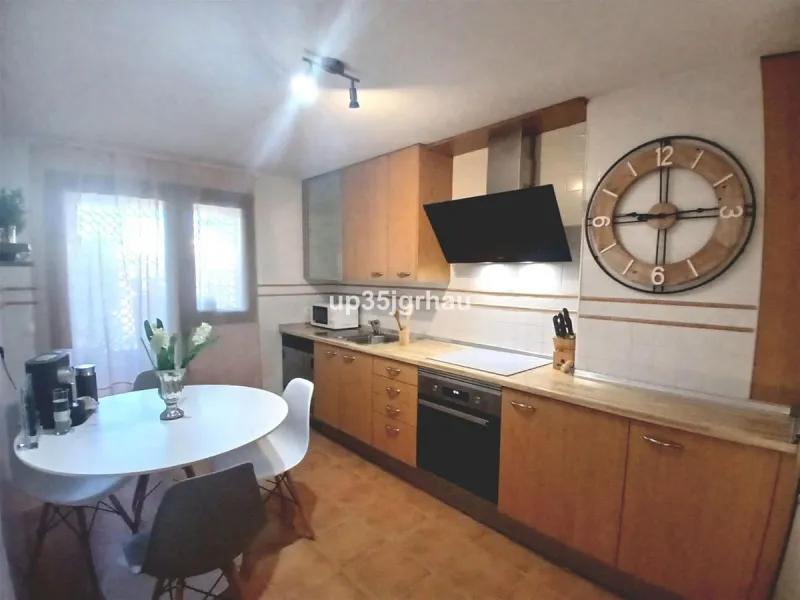 Next to one of the most sought-after areas between Estepona & Marbella, I present to you an exclusive, beautiful apartment for sale or long-term rental, with 2 spacious bedrooms and two bathrooms, one of them en-suite, and a fully furnished and equipped k