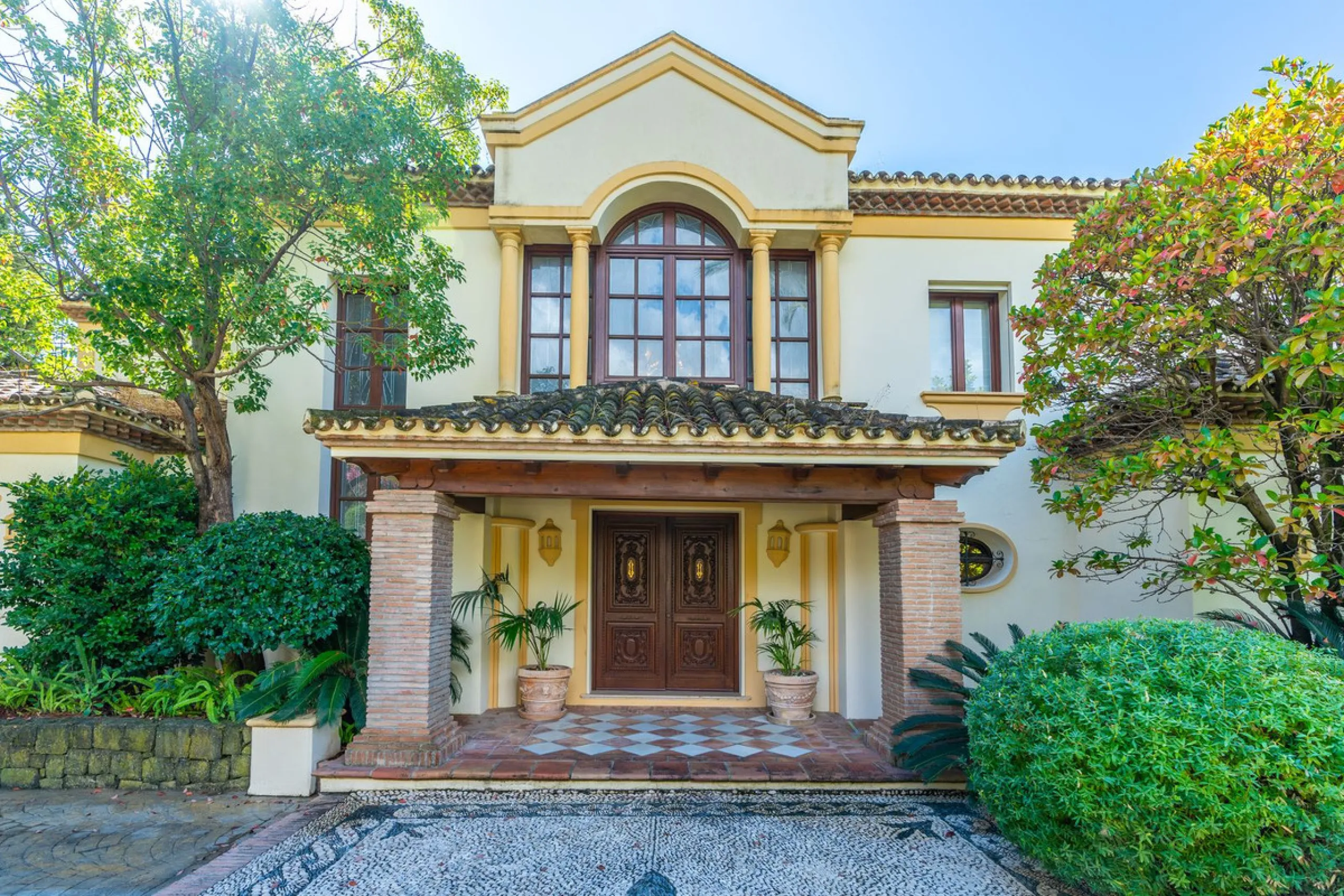 Situated on one of the most prestigious roads in Sierra Blanca, this magnificent villa embodies the essence of Marbella luxury living. Set on an expansive plot of almost 2,000 m², the property enjoys total privacy, lush gardens, and breathtaking sea views