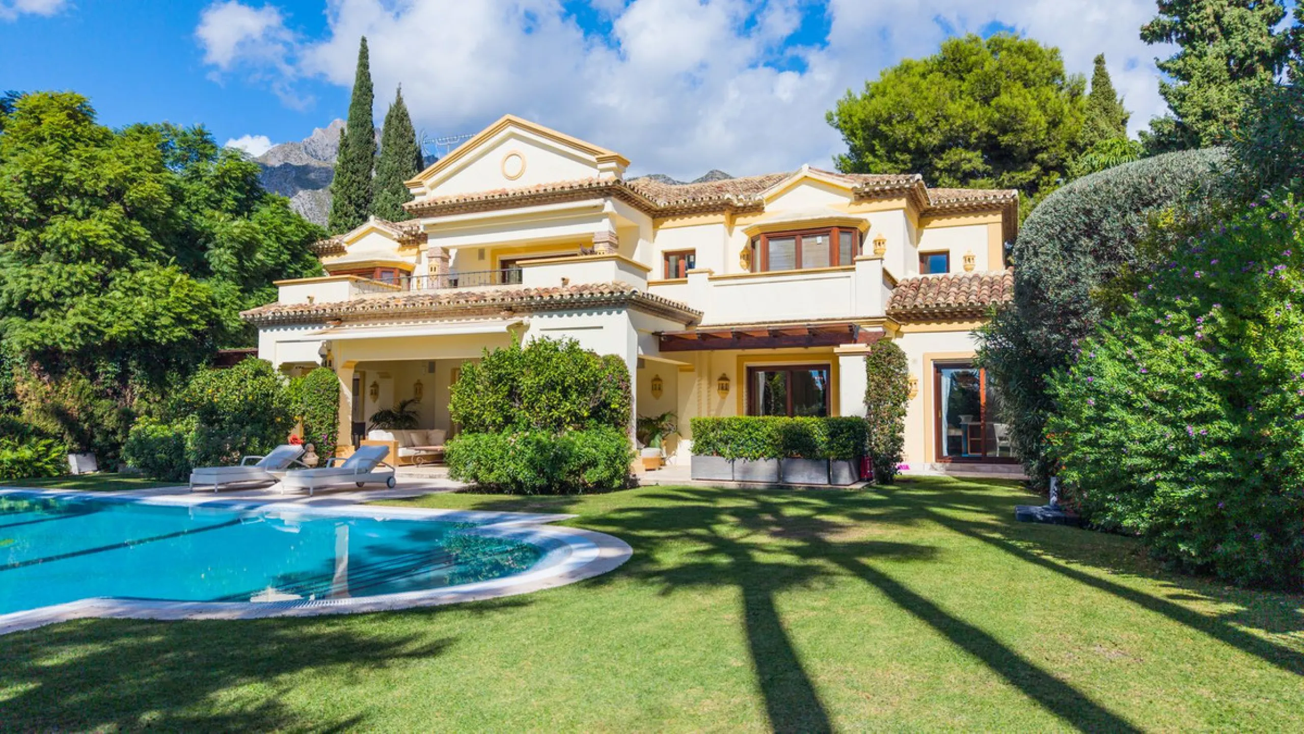 Situated on one of the most prestigious roads in Sierra Blanca, this magnificent villa embodies the essence of Marbella luxury living. Set on an expansive plot of almost 2,000 m², the property enjoys total privacy, lush gardens, and breathtaking sea views