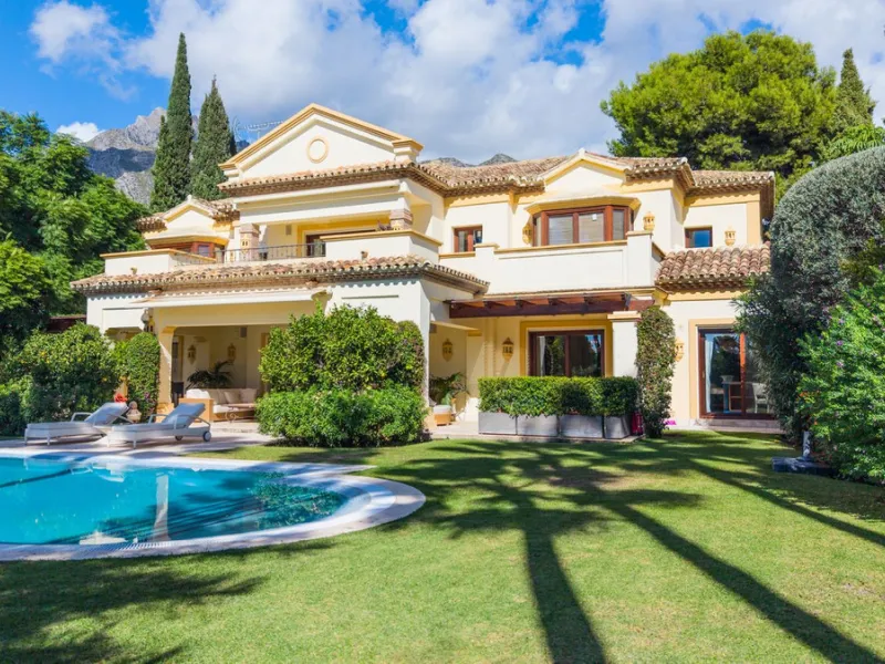 Situated on one of the most prestigious roads in Sierra Blanca, this magnificent villa embodies the essence of Marbella luxury living. Set on an expansive plot of almost 2,000 m², the property enjoys total privacy, lush gardens, and breathtaking sea views