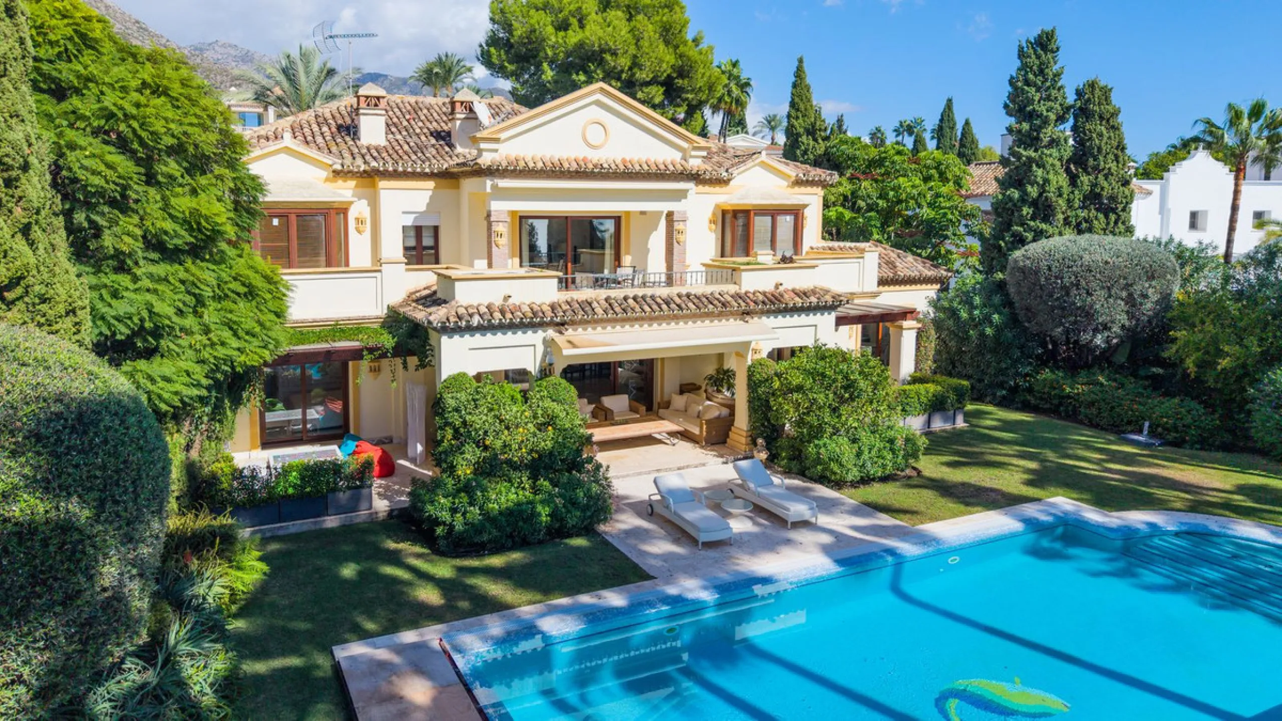 Situated on one of the most prestigious roads in Sierra Blanca, this magnificent villa embodies the essence of Marbella luxury living. Set on an expansive plot of almost 2,000 m², the property enjoys total privacy, lush gardens, and breathtaking sea views