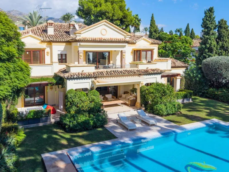Situated on one of the most prestigious roads in Sierra Blanca, this magnificent villa embodies the essence of Marbella luxury living. Set on an expansive plot of almost 2,000 m², the property enjoys total privacy, lush gardens, and breathtaking sea views