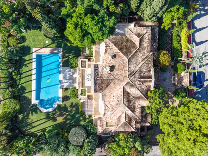 Situated on one of the most prestigious roads in Sierra Blanca, this magnificent villa embodies the essence of Marbella luxury living. Set on an expansive plot of almost 2,000 m², the property enjoys total privacy, lush gardens, and breathtaking sea views