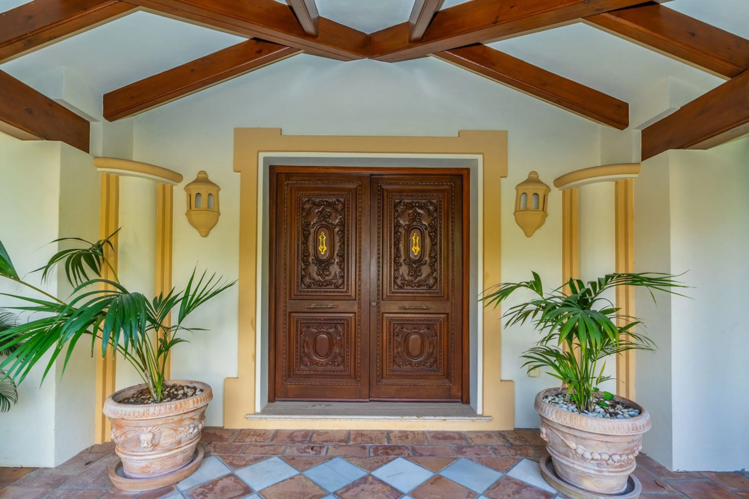 Situated on one of the most prestigious roads in Sierra Blanca, this magnificent villa embodies the essence of Marbella luxury living. Set on an expansive plot of almost 2,000 m², the property enjoys total privacy, lush gardens, and breathtaking sea views