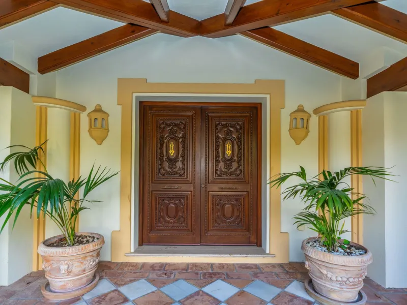 Situated on one of the most prestigious roads in Sierra Blanca, this magnificent villa embodies the essence of Marbella luxury living. Set on an expansive plot of almost 2,000 m², the property enjoys total privacy, lush gardens, and breathtaking sea views