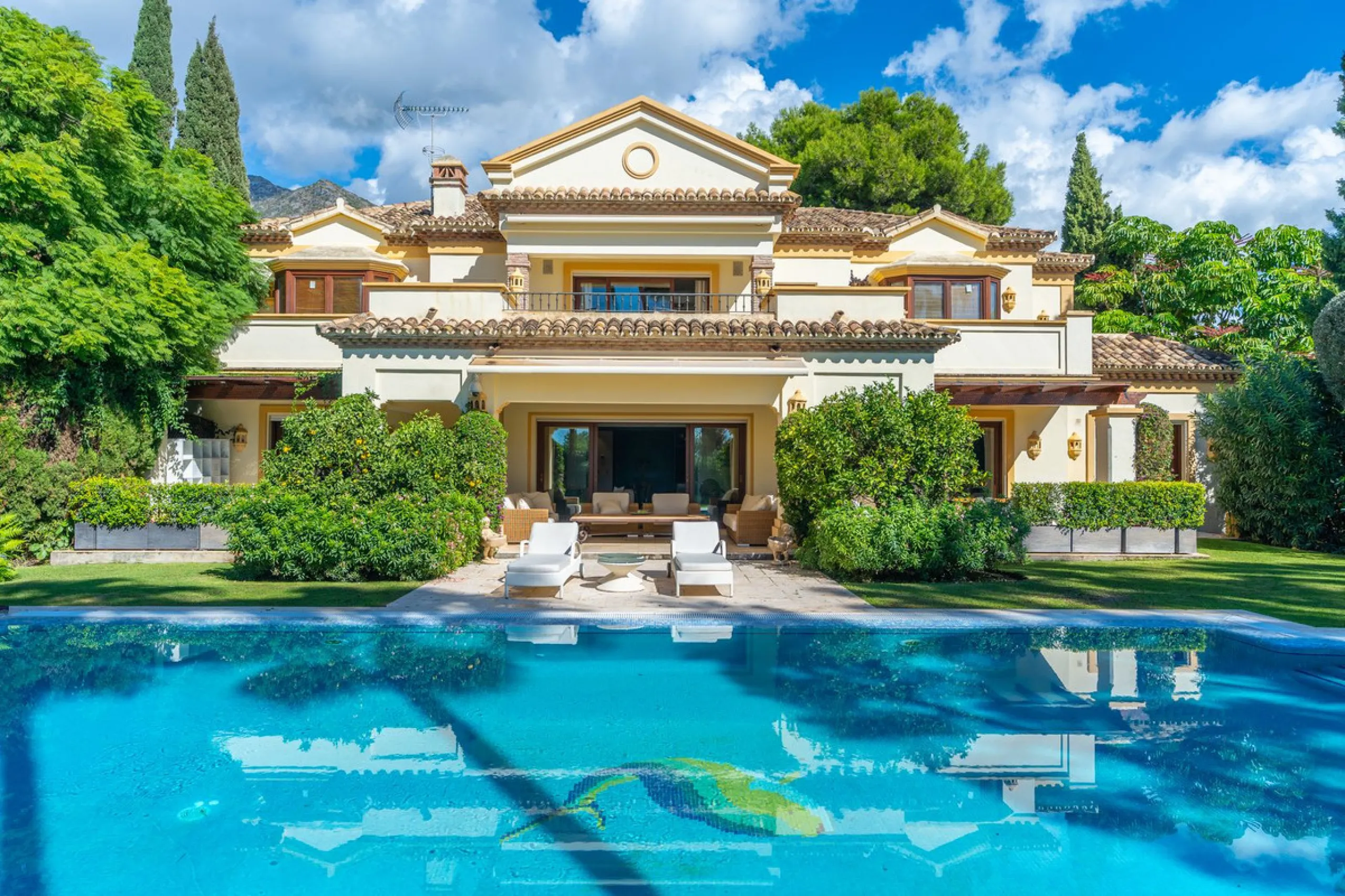 Situated on one of the most prestigious roads in Sierra Blanca, this magnificent villa embodies the essence of Marbella luxury living. Set on an expansive plot of almost 2,000 m², the property enjoys total privacy, lush gardens, and breathtaking sea views