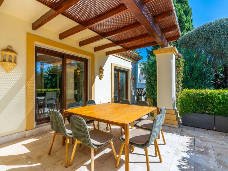 Situated on one of the most prestigious roads in Sierra Blanca, this magnificent villa embodies the essence of Marbella luxury living. Set on an expansive plot of almost 2,000 m², the property enjoys total privacy, lush gardens, and breathtaking sea views