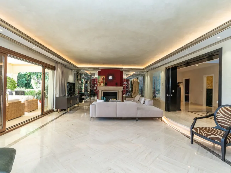 Situated on one of the most prestigious roads in Sierra Blanca, this magnificent villa embodies the essence of Marbella luxury living. Set on an expansive plot of almost 2,000 m², the property enjoys total privacy, lush gardens, and breathtaking sea views