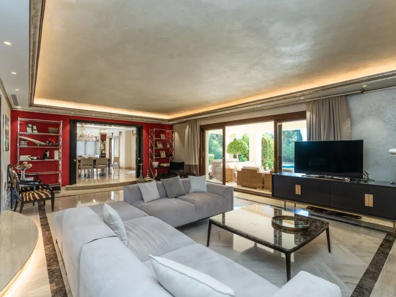 Situated on one of the most prestigious roads in Sierra Blanca, this magnificent villa embodies the essence of Marbella luxury living. Set on an expansive plot of almost 2,000 m², the property enjoys total privacy, lush gardens, and breathtaking sea views