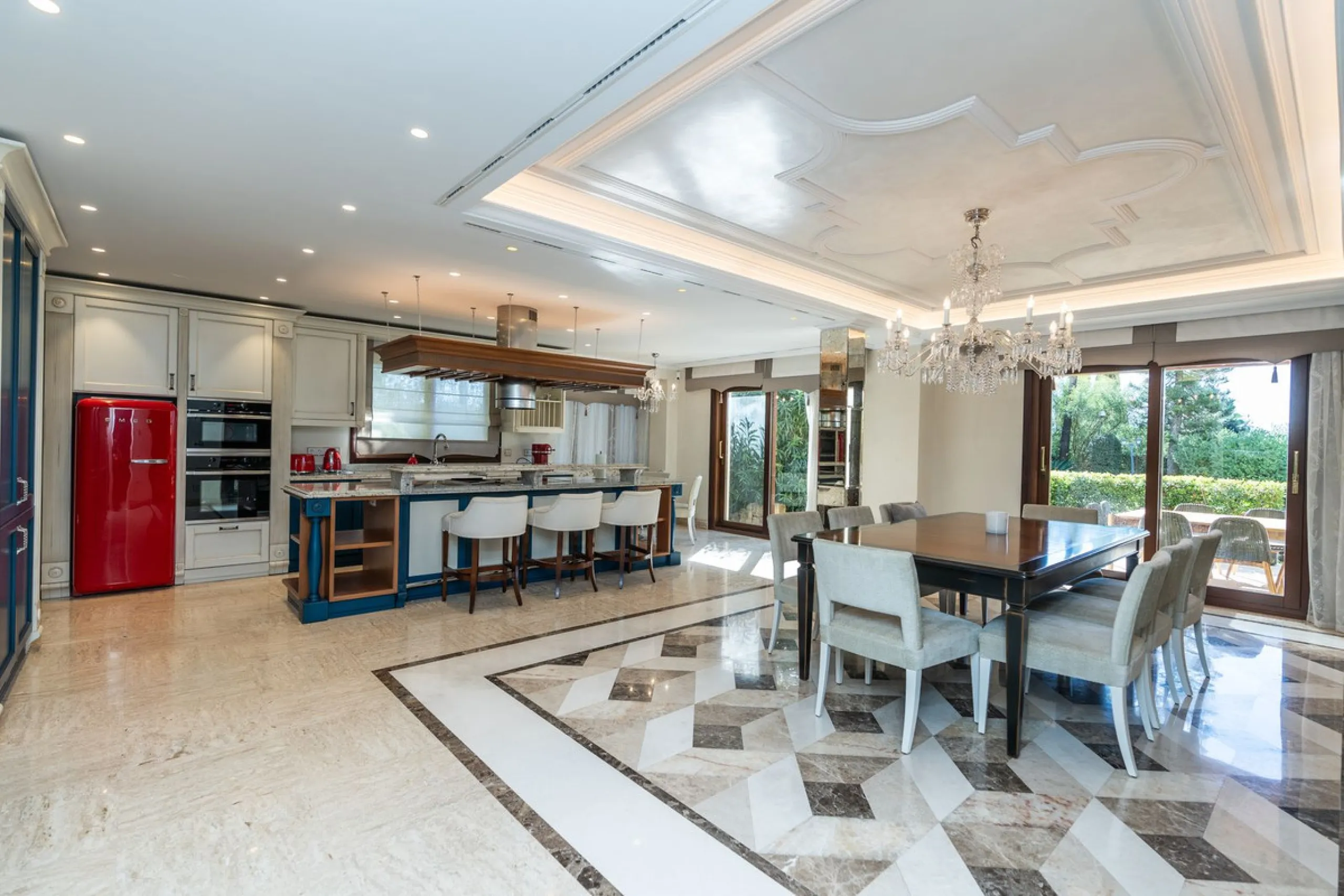 Situated on one of the most prestigious roads in Sierra Blanca, this magnificent villa embodies the essence of Marbella luxury living. Set on an expansive plot of almost 2,000 m², the property enjoys total privacy, lush gardens, and breathtaking sea views