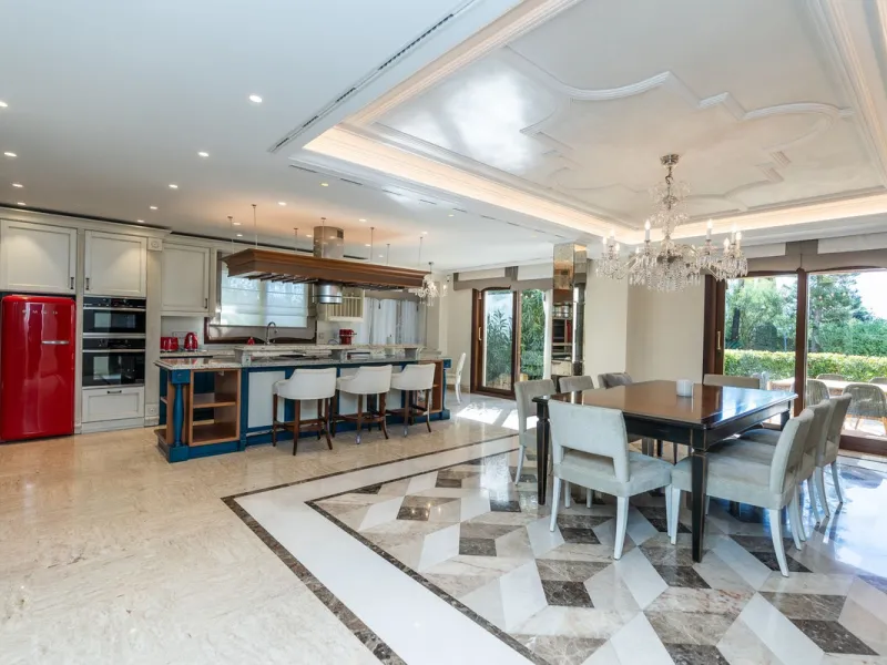 Situated on one of the most prestigious roads in Sierra Blanca, this magnificent villa embodies the essence of Marbella luxury living. Set on an expansive plot of almost 2,000 m², the property enjoys total privacy, lush gardens, and breathtaking sea views