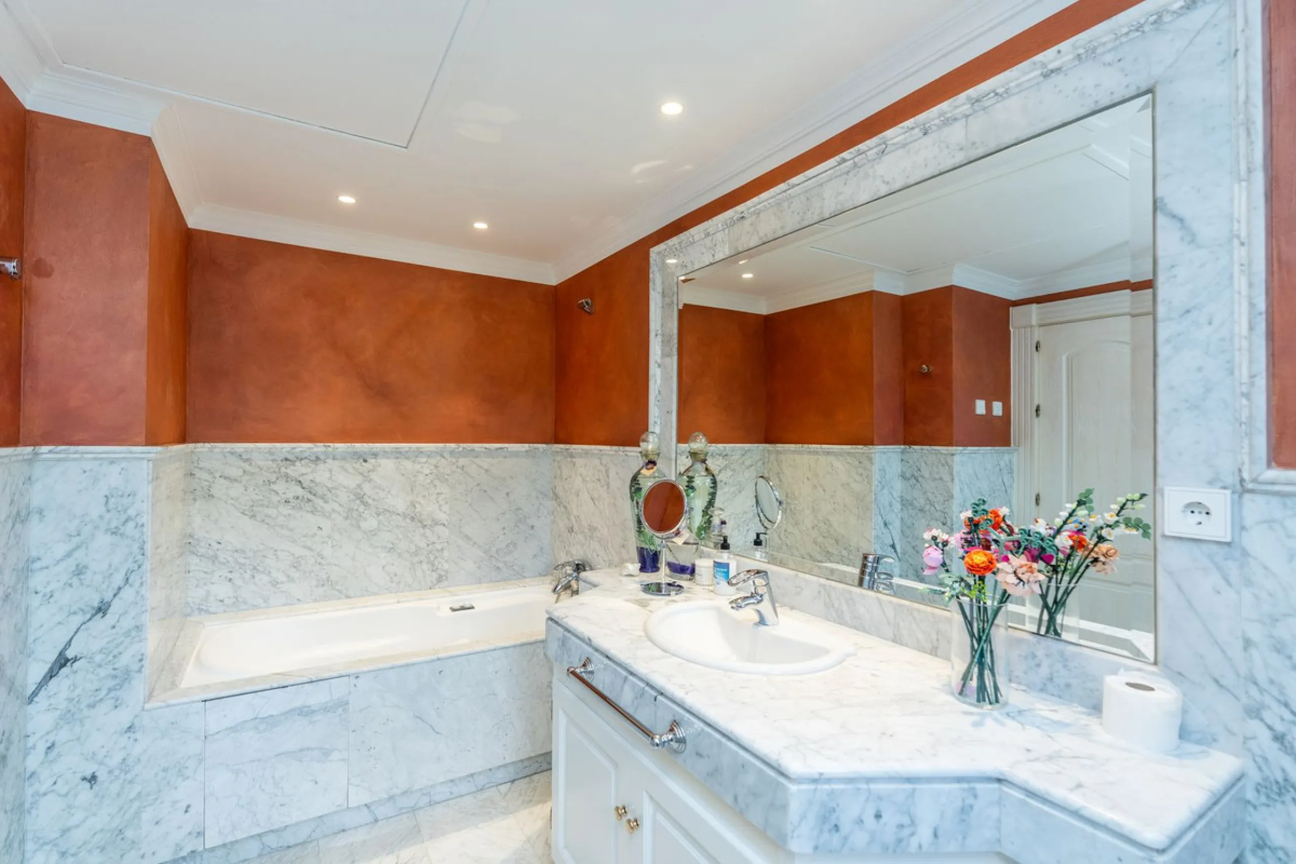 Situated on one of the most prestigious roads in Sierra Blanca, this magnificent villa embodies the essence of Marbella luxury living. Set on an expansive plot of almost 2,000 m², the property enjoys total privacy, lush gardens, and breathtaking sea views