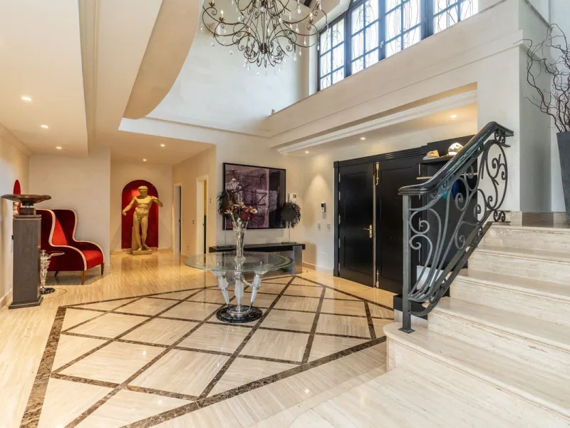 Situated on one of the most prestigious roads in Sierra Blanca, this magnificent villa embodies the essence of Marbella luxury living. Set on an expansive plot of almost 2,000 m², the property enjoys total privacy, lush gardens, and breathtaking sea views