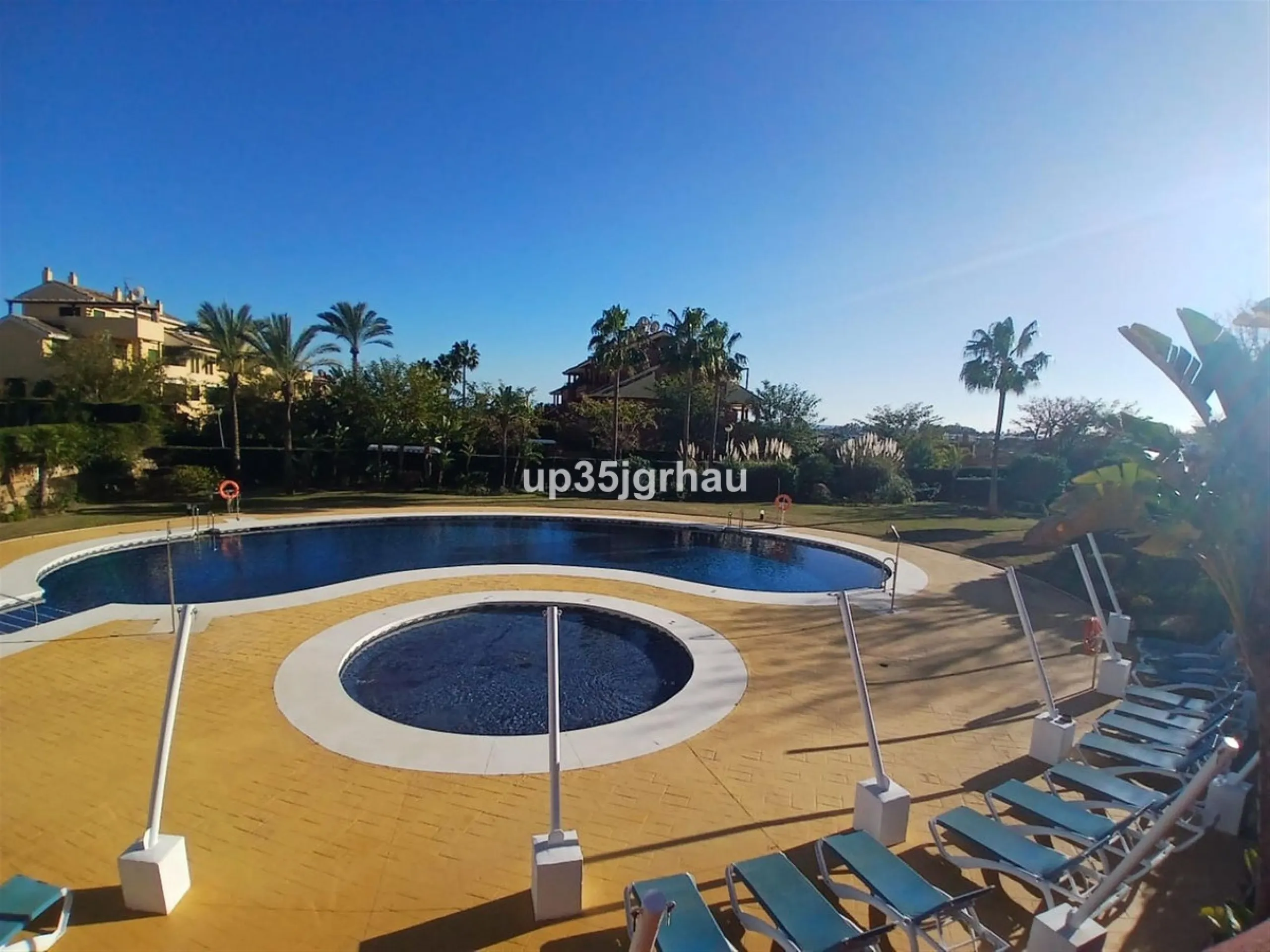 Next to one of the most sought-after areas between Estepona & Marbella, I present to you an exclusive, beautiful apartment for sale or long-term rental, with 2 spacious bedrooms and two bathrooms, one of them en-suite, and a fully furnished and equipped k